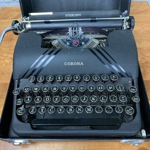 Vintage 1940’s Corona Typewriter
